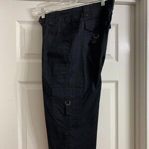 St. John's Bay Women's Black Capri Pants, Size 8, NWOT
